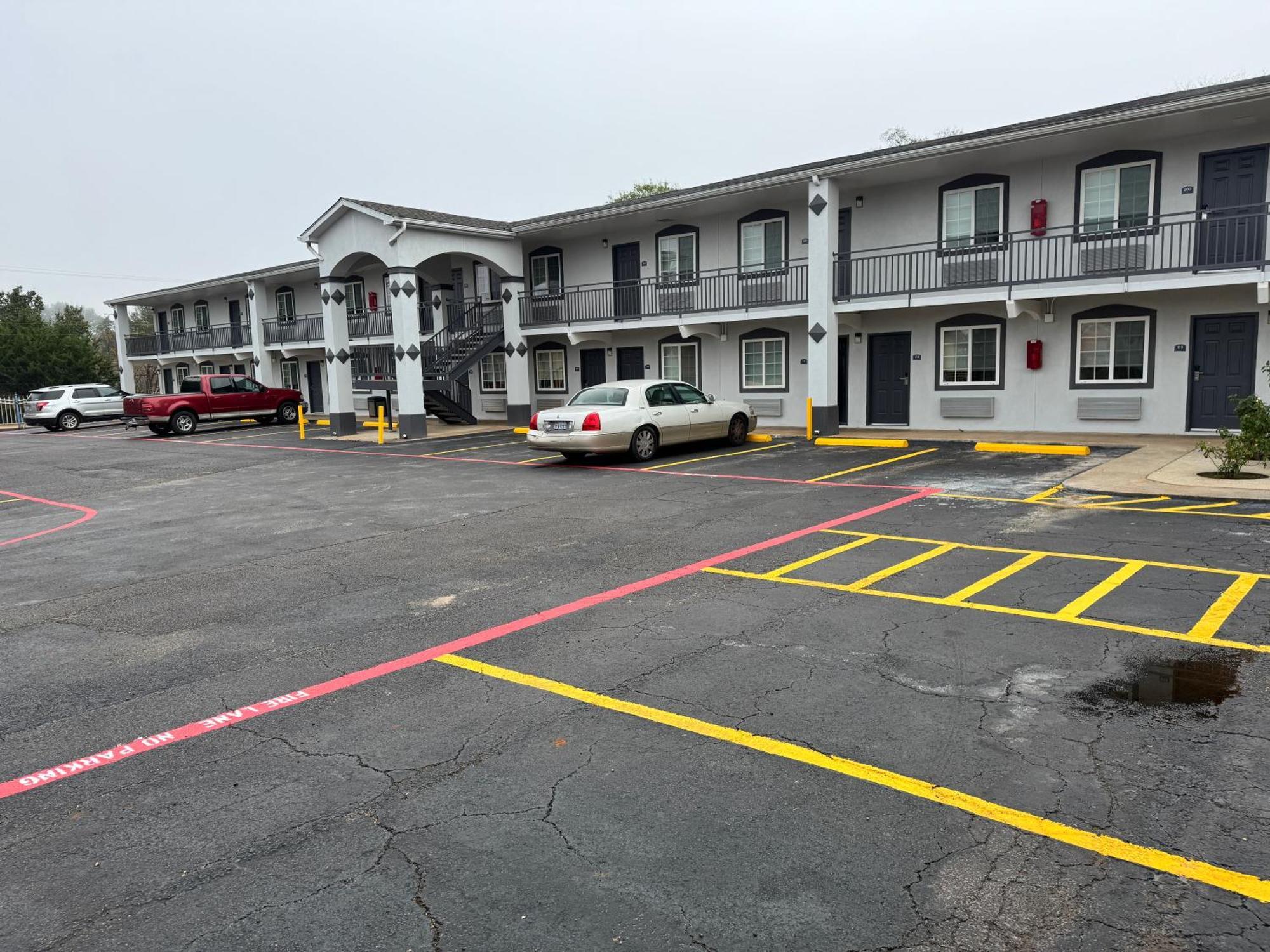 Continental Inn And Suites Nacogdoches Tx Sfa University Downtown Экстерьер фото